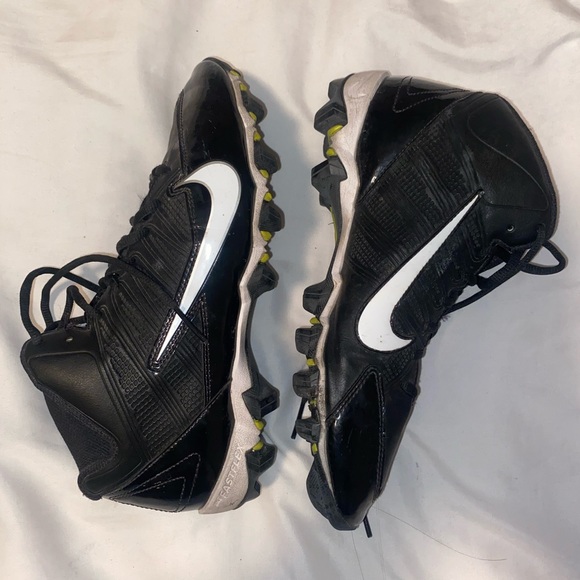 Nike Cleats - Picture 1 of 3